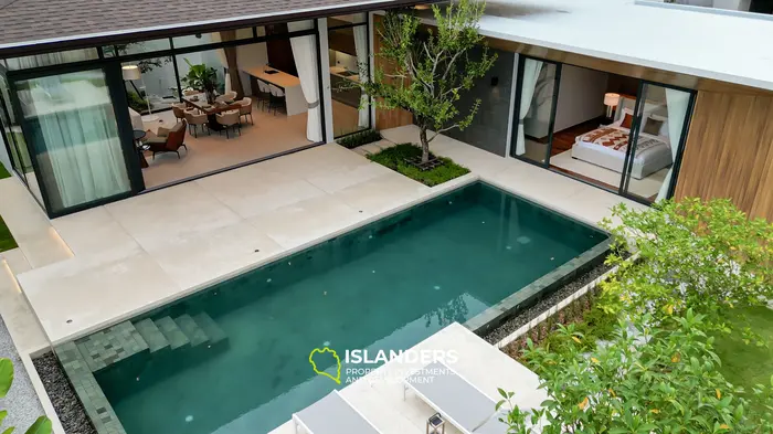 Prestigious 3-Bedroom Villa with Terrace and Private Pool in Bang Tao
