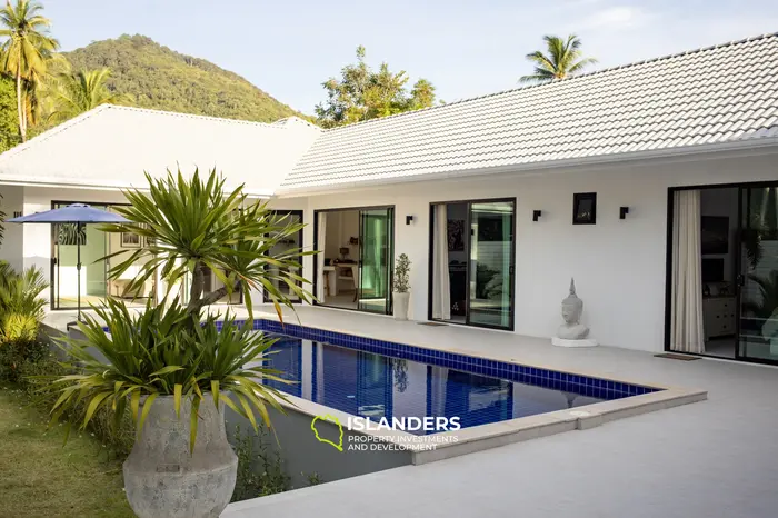 High-end 3-Bedroom villa in the jungle