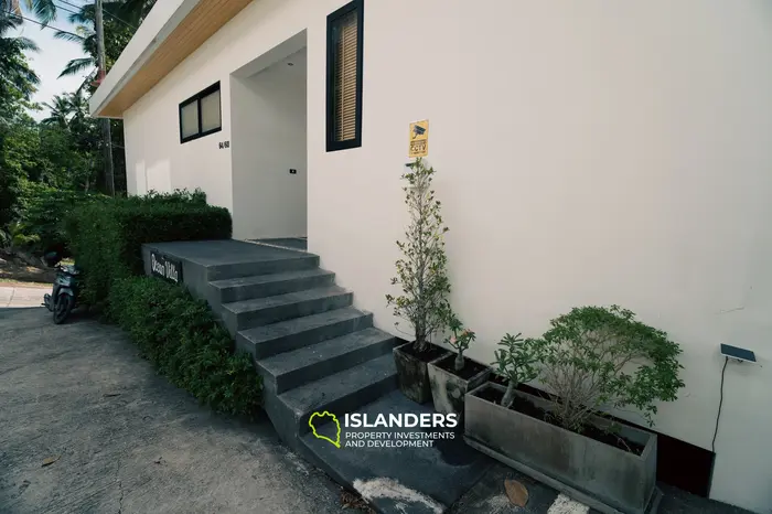 Moderna villa de 4 habitaciones con piscina y vistas al mar desde ventanas panorámicas (Chaweng)