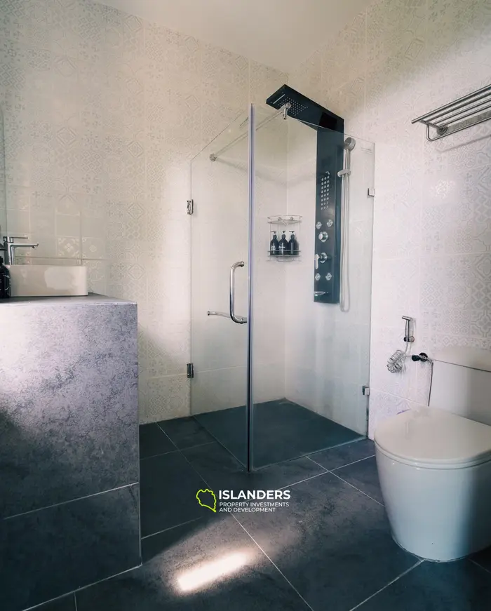 Moderna villa de 4 habitaciones con piscina y vistas al mar desde ventanas panorámicas (Chaweng)