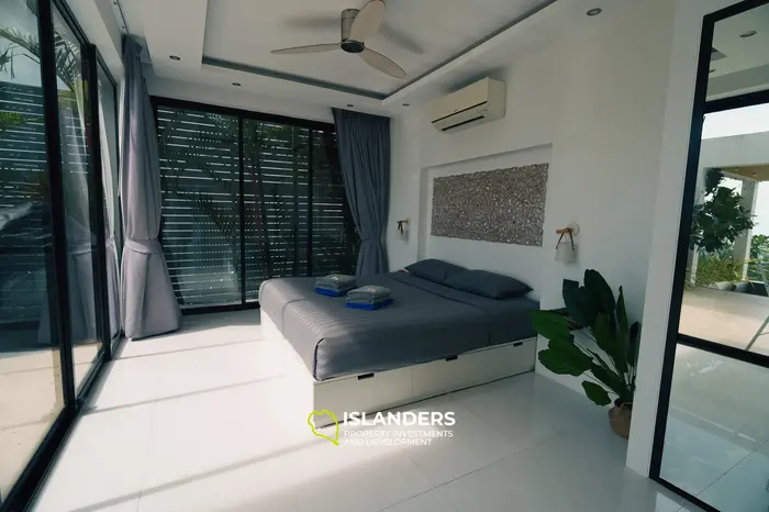 Moderna villa de 4 habitaciones con piscina y vistas al mar desde ventanas panorámicas (Chaweng)