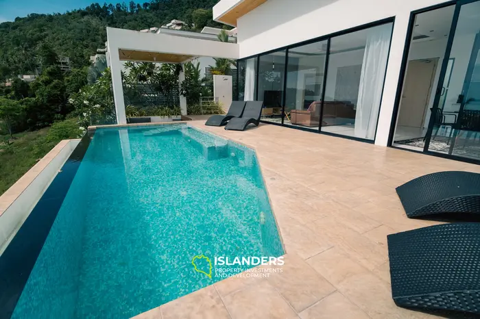 Moderna villa de 4 habitaciones con piscina y vistas al mar desde ventanas panorámicas (Chaweng)