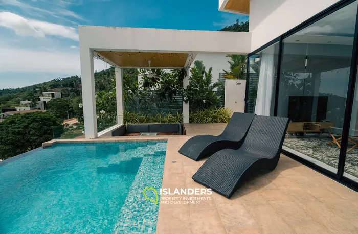 Moderna villa de 4 habitaciones con piscina y vistas al mar desde ventanas panorámicas (Chaweng)