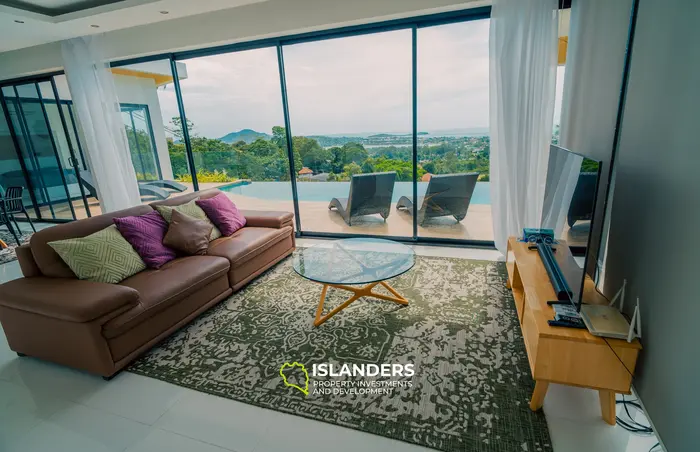 Moderna villa de 4 habitaciones con piscina y vistas al mar desde ventanas panorámicas (Chaweng)