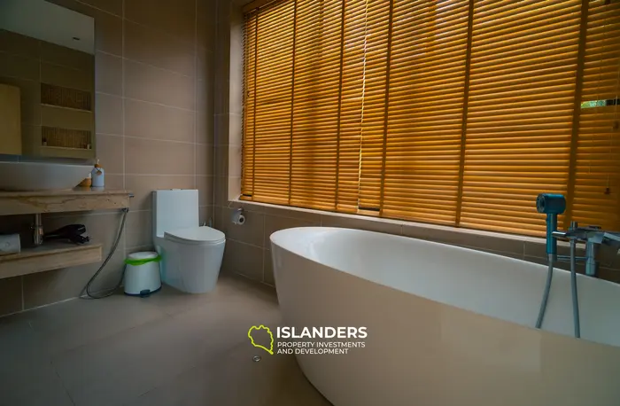 Moderna villa de 4 habitaciones con piscina y vistas al mar desde ventanas panorámicas (Chaweng)
