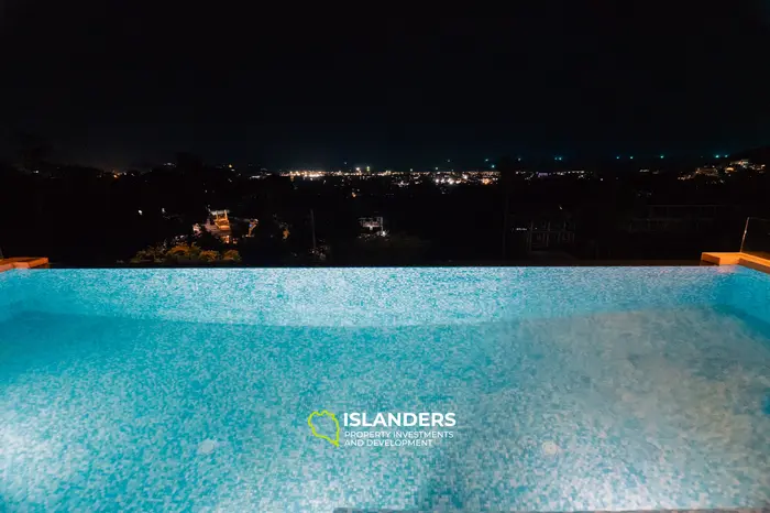 Moderna villa de 4 habitaciones con piscina y vistas al mar desde ventanas panorámicas (Chaweng)