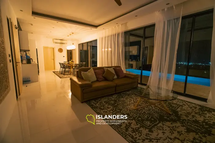 Moderna villa de 4 habitaciones con piscina y vistas al mar desde ventanas panorámicas (Chaweng)