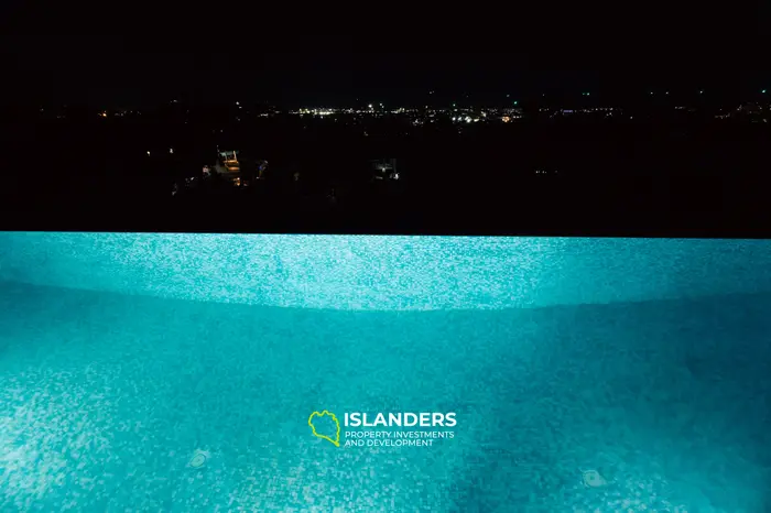 Moderna villa de 4 habitaciones con piscina y vistas al mar desde ventanas panorámicas (Chaweng)