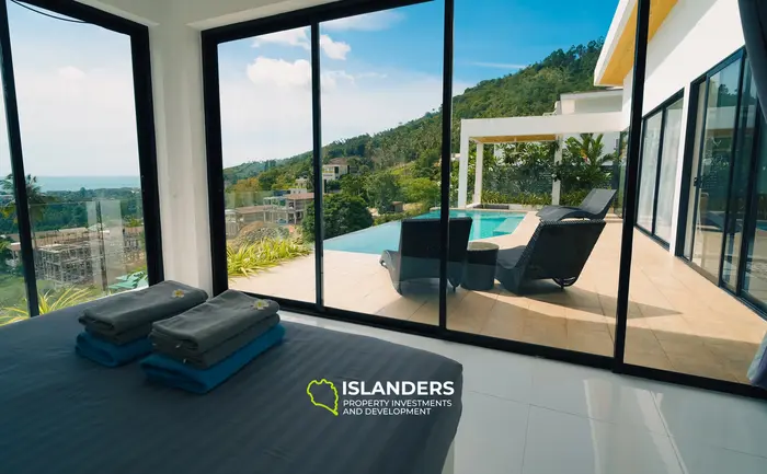 Moderna villa de 4 habitaciones con piscina y vistas al mar desde ventanas panorámicas (Chaweng)
