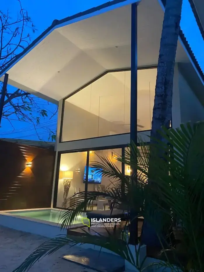 Two-bdrm pool villa directly on the beach (Bang Po)