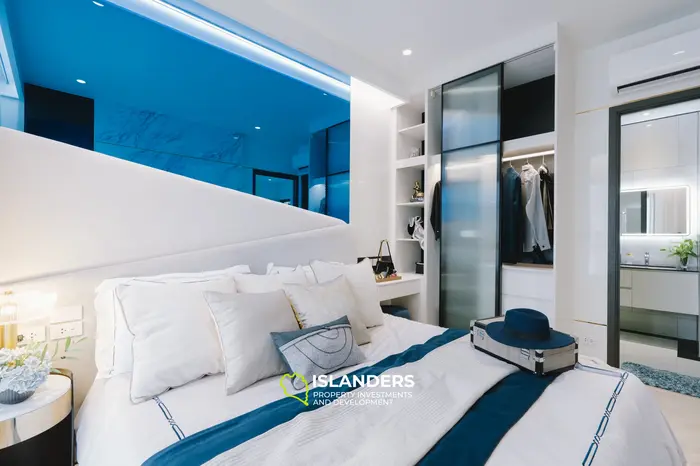 Stuning 2-Bedroom 62sqm 5th floor Beachfront condo for Sale in Bang Tao, Phuket