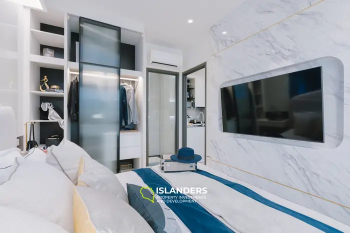 Stuning 2-Bedroom 62sqm 5th floor Beachfront condo for Sale in Bang Tao, Phuket