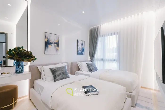 Stuning 2-Bedroom 62sqm 5th floor Beachfront condo for Sale in Bang Tao, Phuket