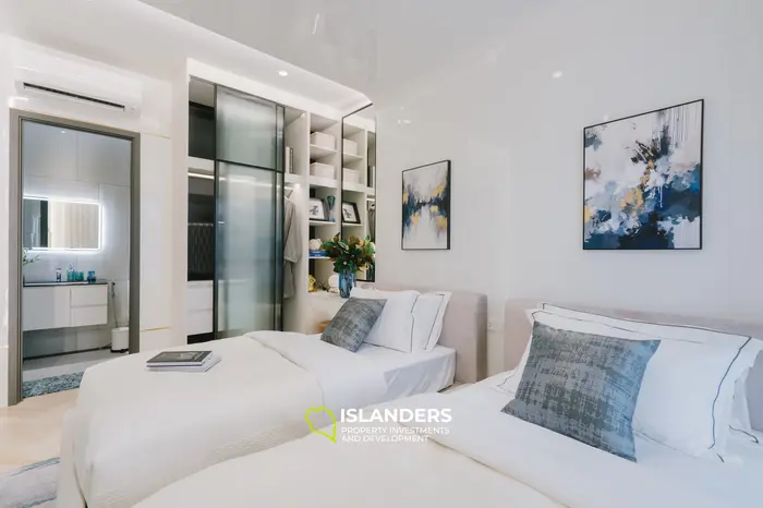 Stuning 2-Bedroom 62sqm 5th floor Beachfront condo for Sale in Bang Tao, Phuket