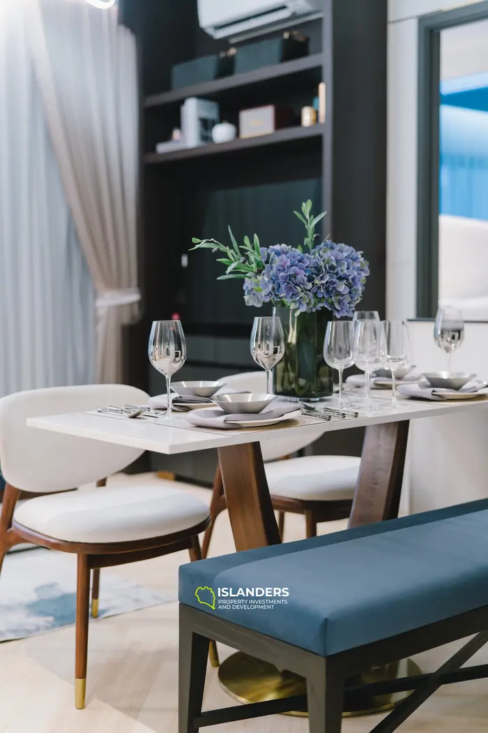 Stuning 2-Bedroom 62sqm 5th floor Beachfront condo for Sale in Bang Tao, Phuket