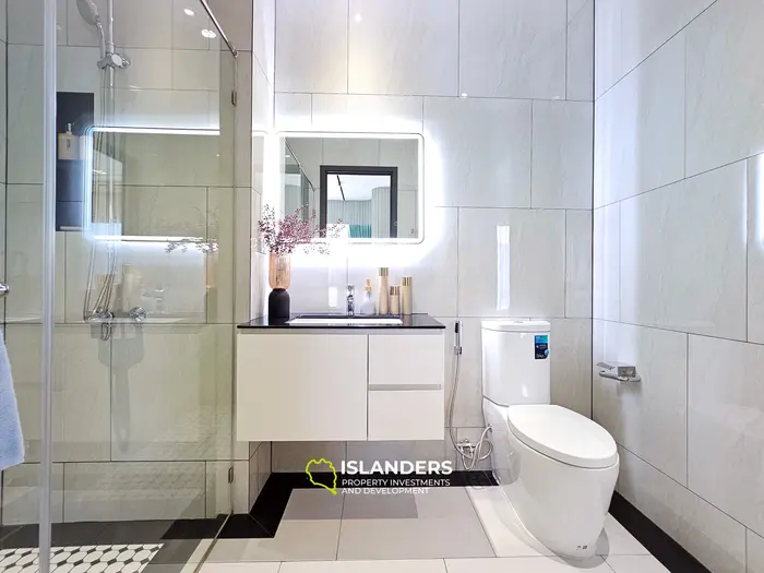 Stuning 2-Bedroom L85sqm 6th floor Beachfront condo for Sale in Bang Tao, Phuket