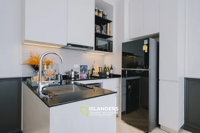 Stuning 2-Bedroom L85sqm 6th floor Beachfront condo for Sale in Bang Tao, Phuket