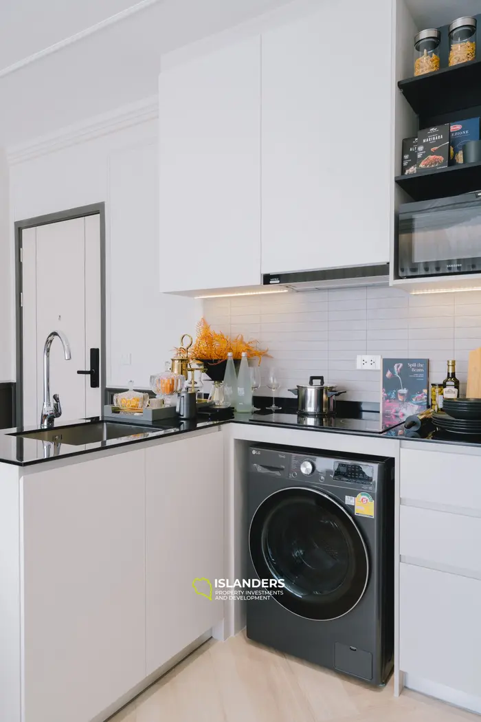 Stuning 2-Bedroom L85sqm 6th floor Beachfront condo for Sale in Bang Tao, Phuket