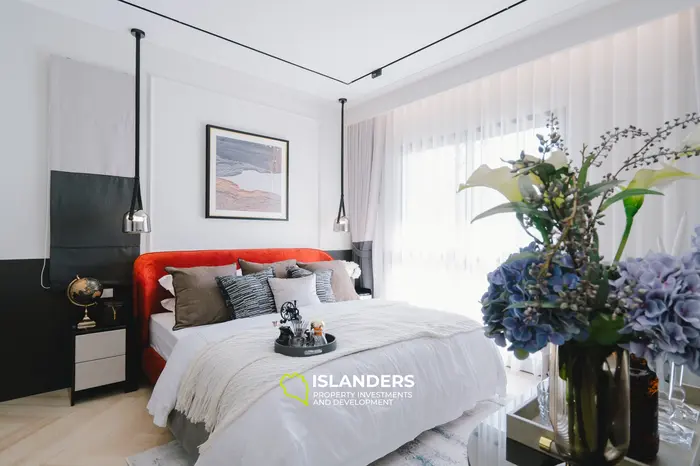 Stuning 2-Bedroom L85sqm 6th floor Beachfront condo for Sale in Bang Tao, Phuket
