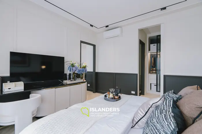 Stuning 2-Bedroom L85sqm 6th floor Beachfront condo for Sale in Bang Tao, Phuket