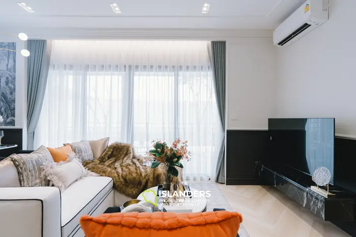 Stuning 2-Bedroom L85sqm 6th floor Beachfront condo for Sale in Bang Tao, Phuket