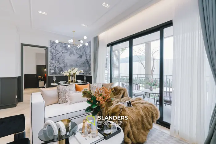 Stuning 2-Bedroom L85sqm 6th floor Beachfront condo for Sale in Bang Tao, Phuket