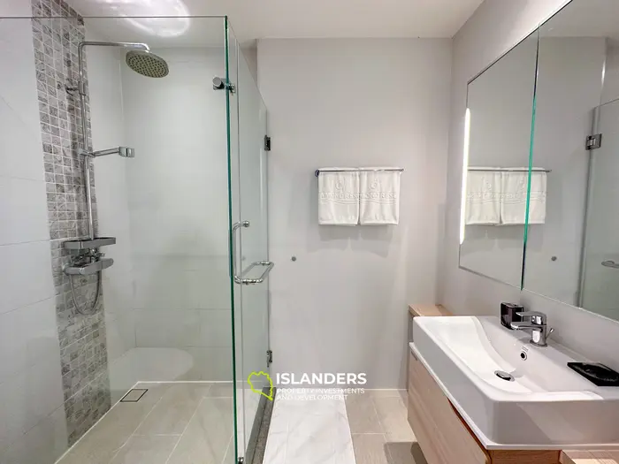 1 Schlafzimmer Condo 5. Etage mit Poolblick, Bang Tao Beach