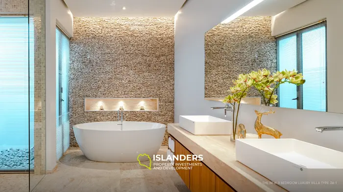 Luxury 4 BR Villa at Bangtao Beach