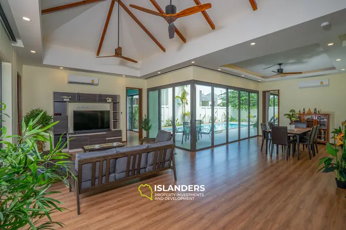 Luxurious 3BR Villa with Pool View 5 min from Rawai and Naiharn Beach, Phuket