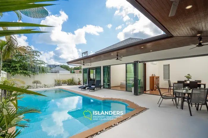 Luxurious 3BR Villa with Pool View 5 min from Rawai and Naiharn Beach, Phuket