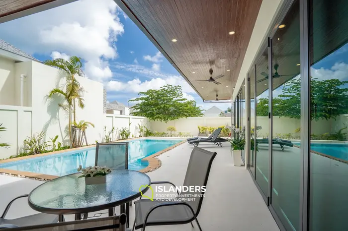 Luxurious 3BR Villa with Pool View 5 min from Rawai and Naiharn Beach, Phuket