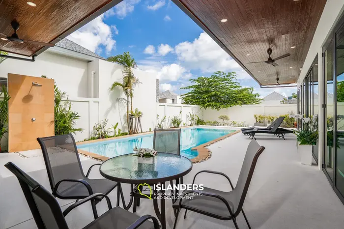 Luxurious 3BR Villa with Pool View 5 min from Rawai and Naiharn Beach, Phuket