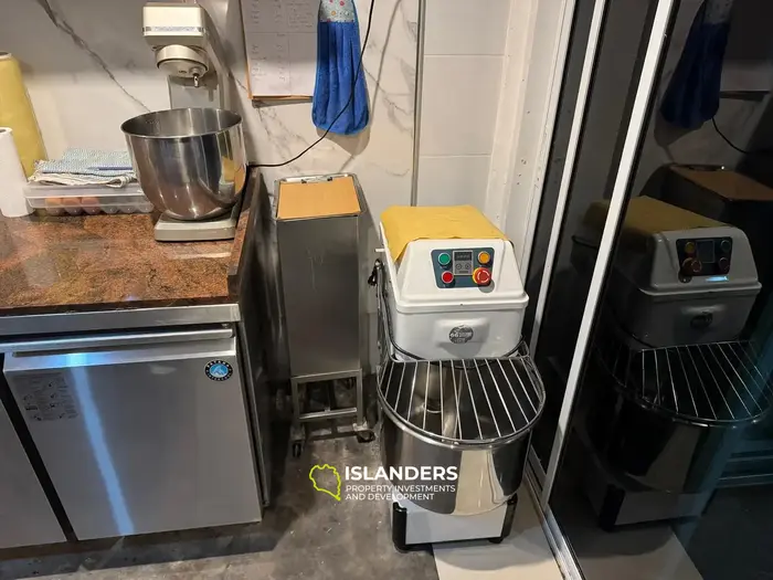 Работающий бизнес в центре Сритаану