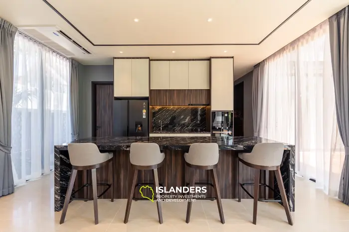 Luxurious Villa with Pool View in Phuket