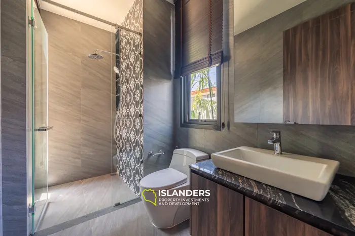 Luxurious Villa with Pool View in Phuket