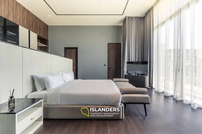 Luxurious Villa with Pool View in Phuket