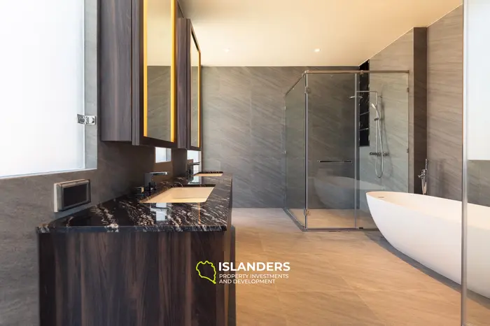 Luxurious Villa with Pool View in Phuket