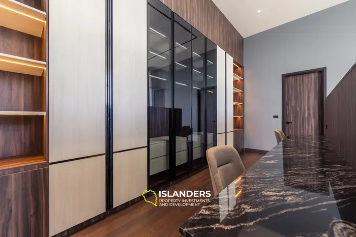 Luxurious Villa with Pool View in Phuket