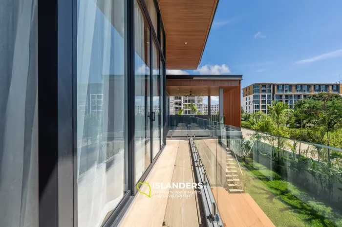 Luxurious Villa with Pool View in Phuket