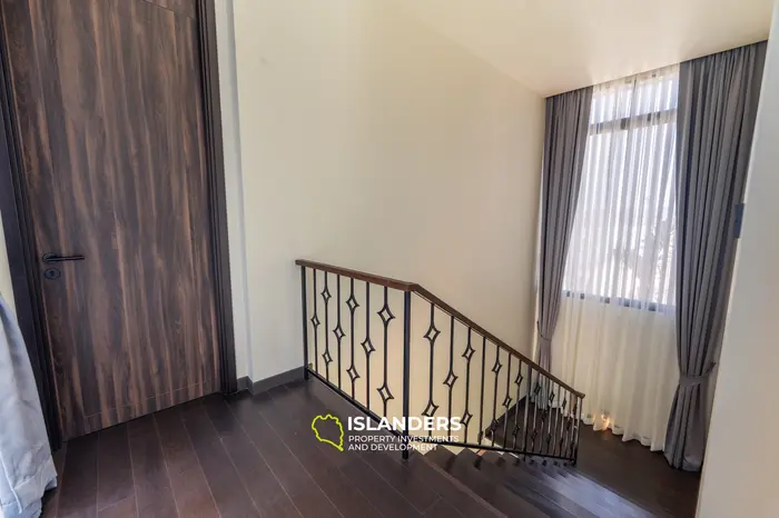 Luxurious Villa with Pool View in Phuket