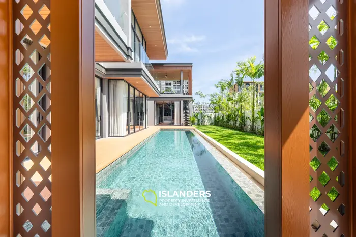 Luxurious Villa with Pool View in Phuket