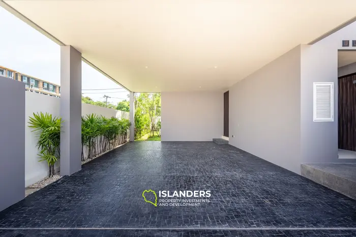 Luxurious Villa with Pool View in Phuket