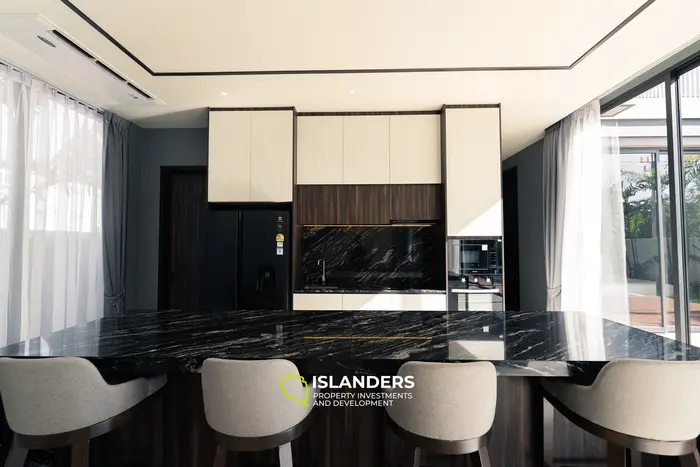 Luxurious Villa with Pool View in Phuket