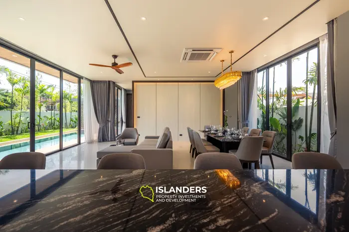 Luxurious Villa with Pool View in Phuket
