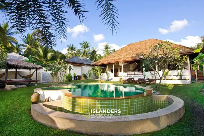 Successful concept village of 3 villas (13 BDR) in Hinkong