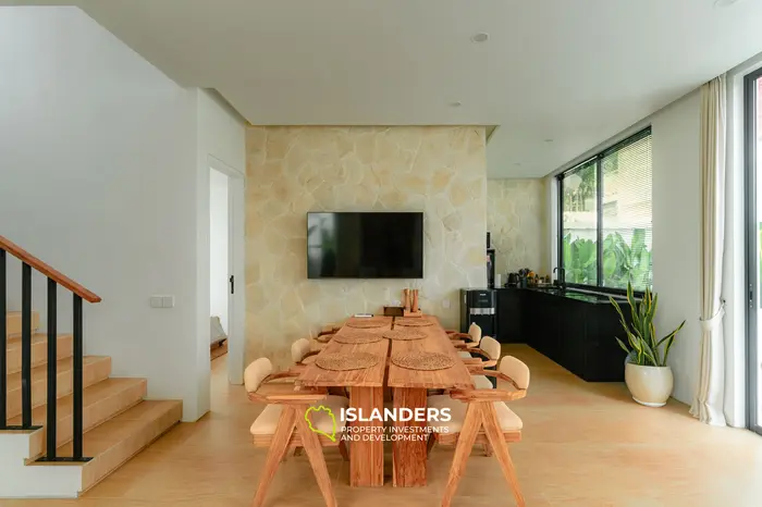 Вилла с крышей и видом на океан в Пекату