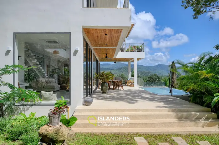 Collection de deux villas de luxe avec vue sur la mer et les montagnes