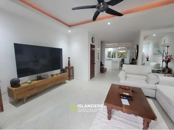 Двухэтажный таунхаус с 2 спальнями в комплексе с тропическими садами и общим бассейном (Банграк)