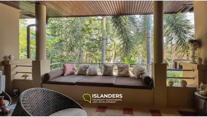 Двухэтажный таунхаус с 2 спальнями в комплексе с тропическими садами и общим бассейном (Банграк)