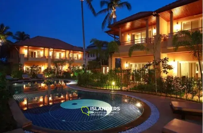 Двухэтажный таунхаус с 2 спальнями в комплексе с тропическими садами и общим бассейном (Банграк)